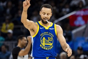 亚博- 最篮点库里三分划破天际 超神表现揭开曼巴面孔 