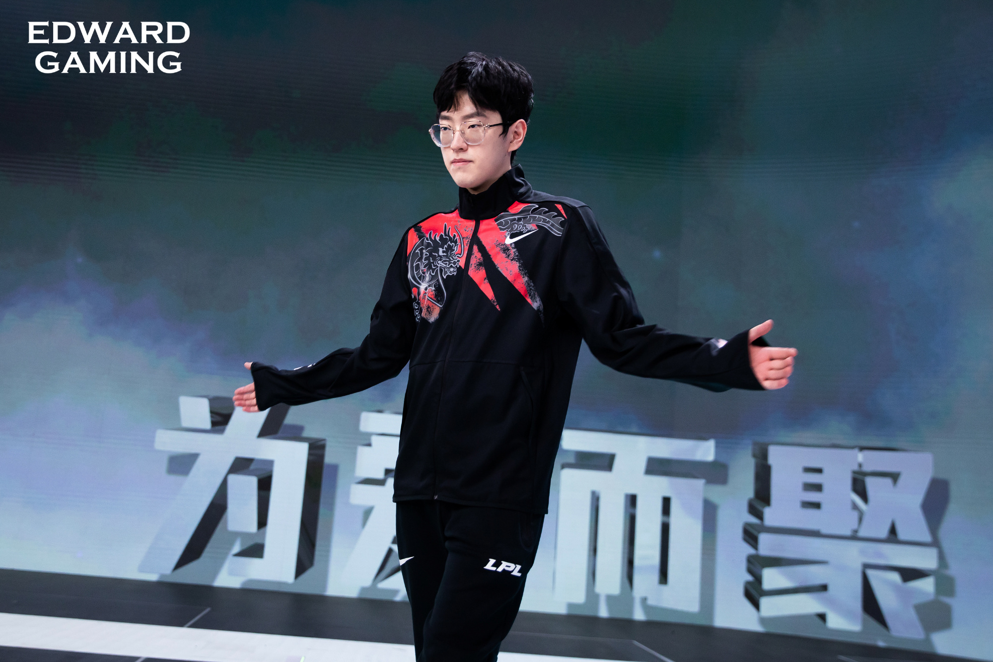 Scout新星表现优异表现突出，MAD前途光明！全场沸腾不已的简单介绍
