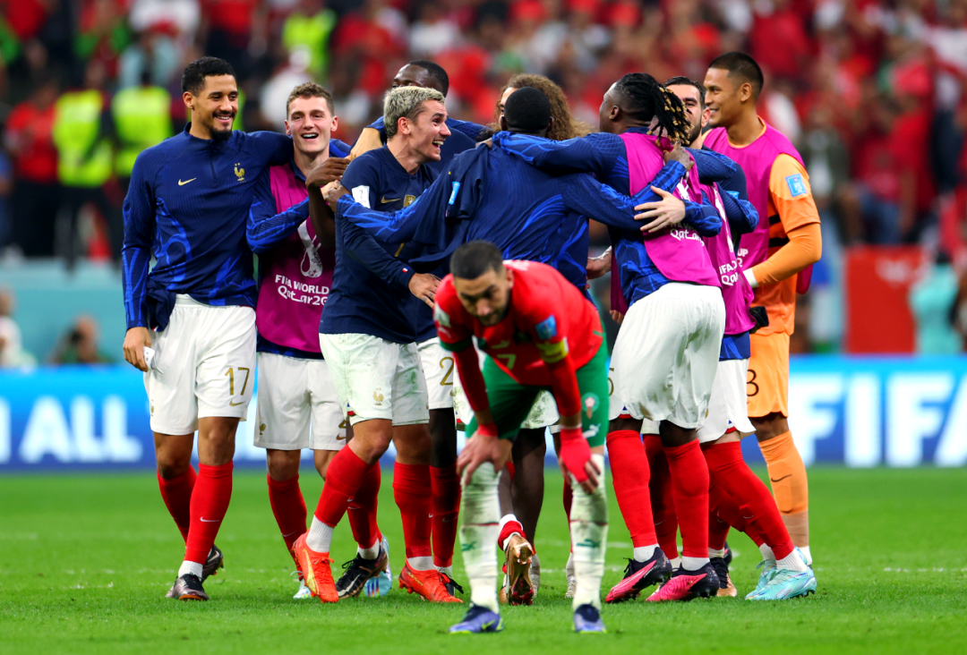 包含德罗巴在法国队比赛中比赛局势复杂，大比分获胜引发热议！气势如虹延续的词条